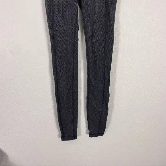 Lululemon Grey and Black Herringbone Leggings with Pockets - Picture 4 of 9
